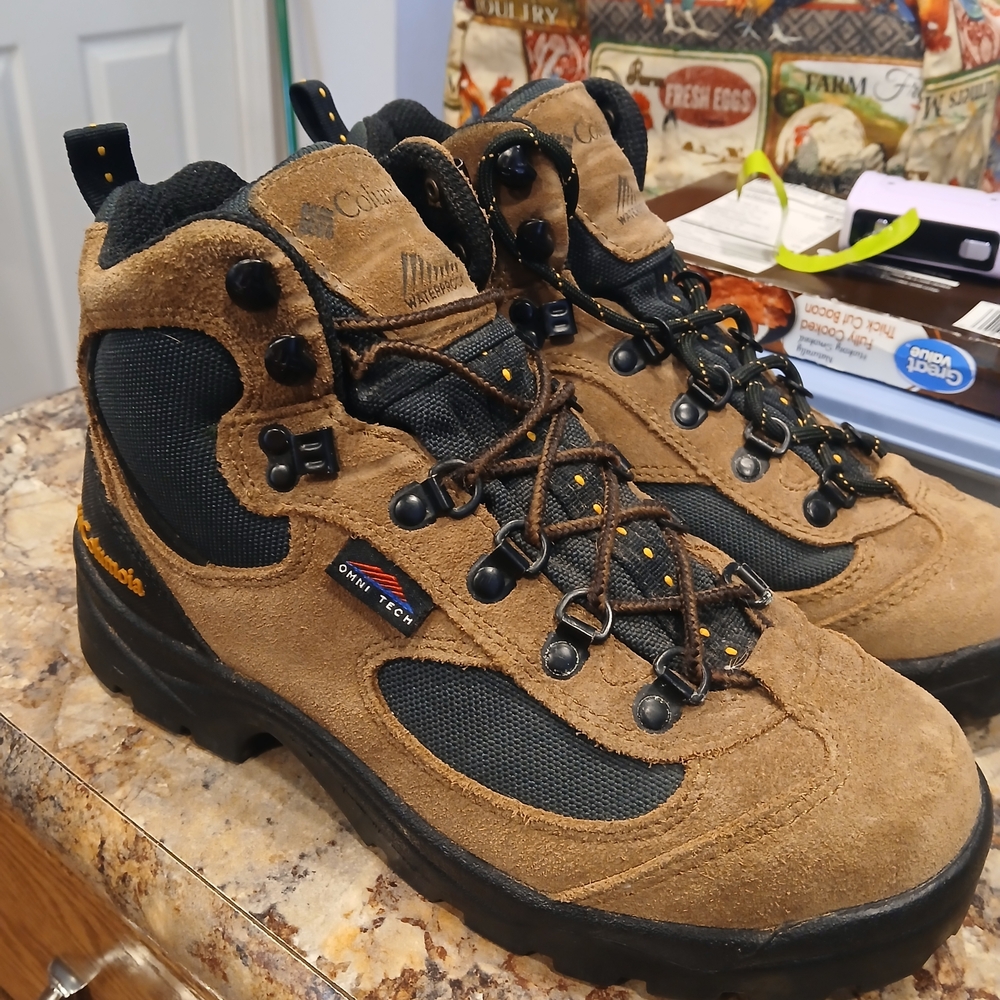 Columbia Tan and Black Hiking Boots - Picture 2 of 4